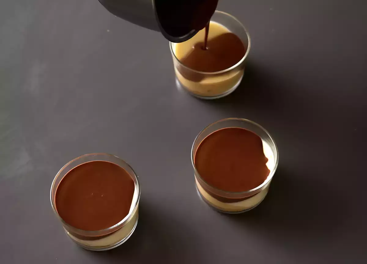 Trin 4: Overtræk af mørk chokolade