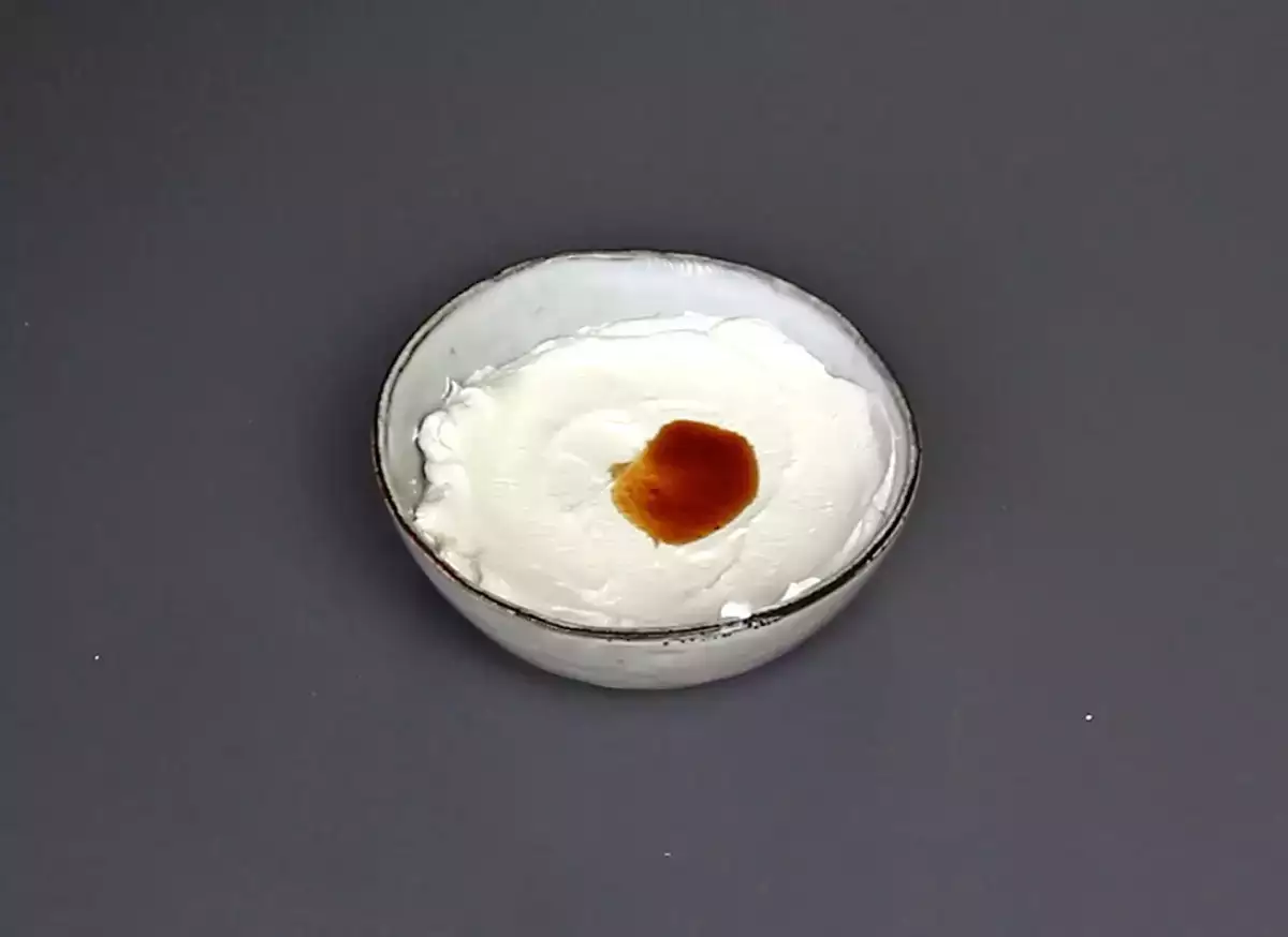 Trin 1: Bland yoghurt og vanilje