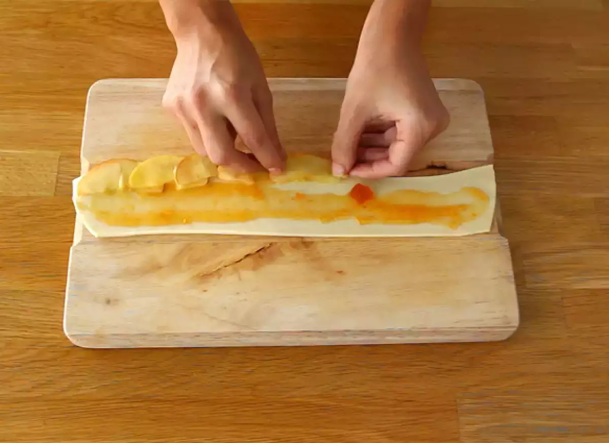 Trin 3: Placer æblerne i en række, så de overlapper hinanden.