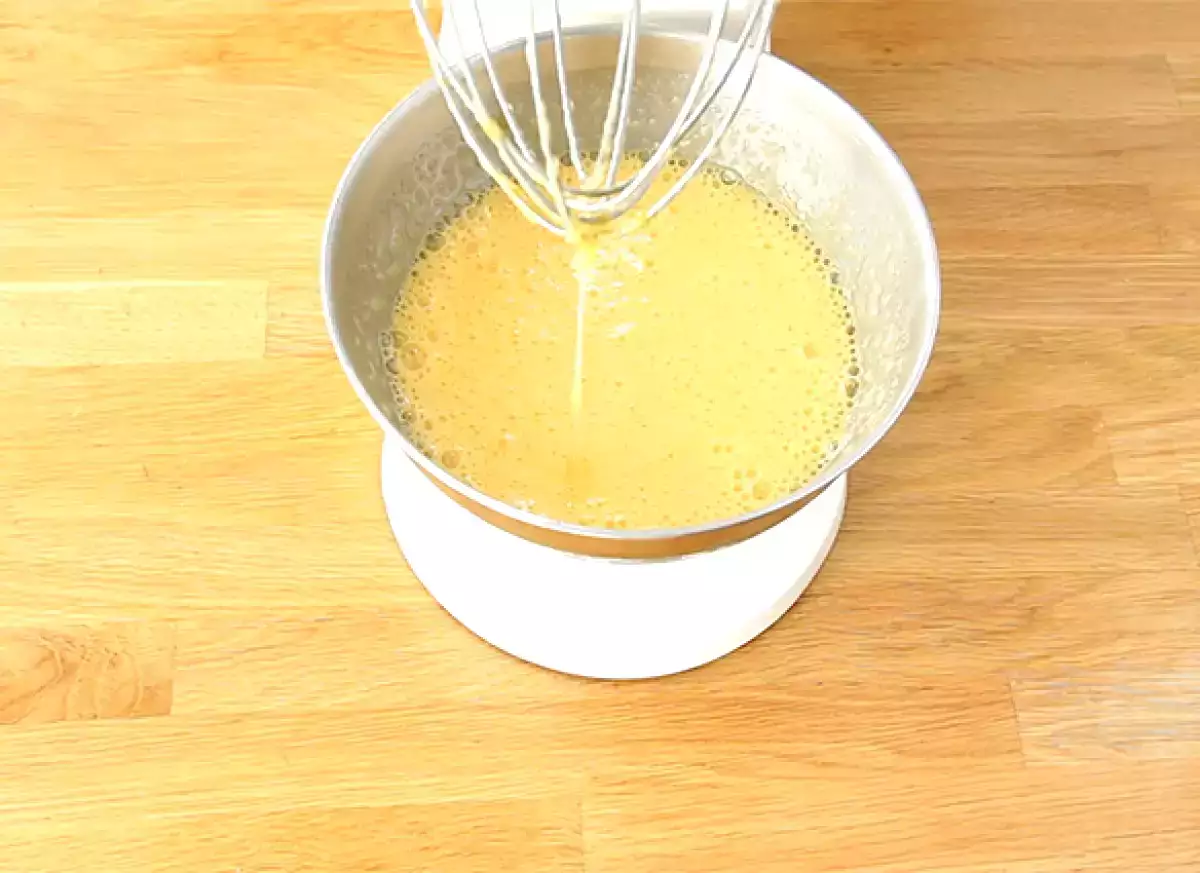 Trin 1: Pisk æg og sukker