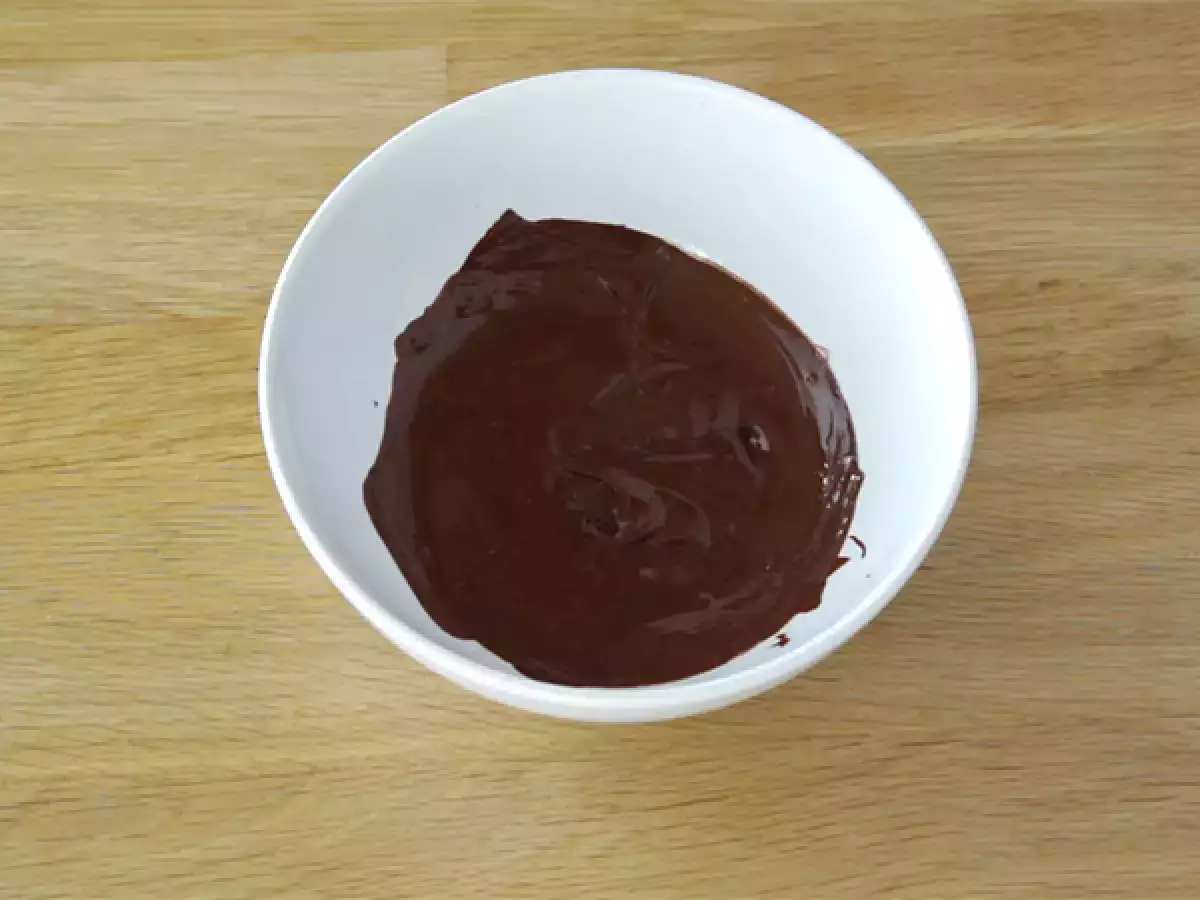 Trin 1: Hak chokoladen, og smelt den