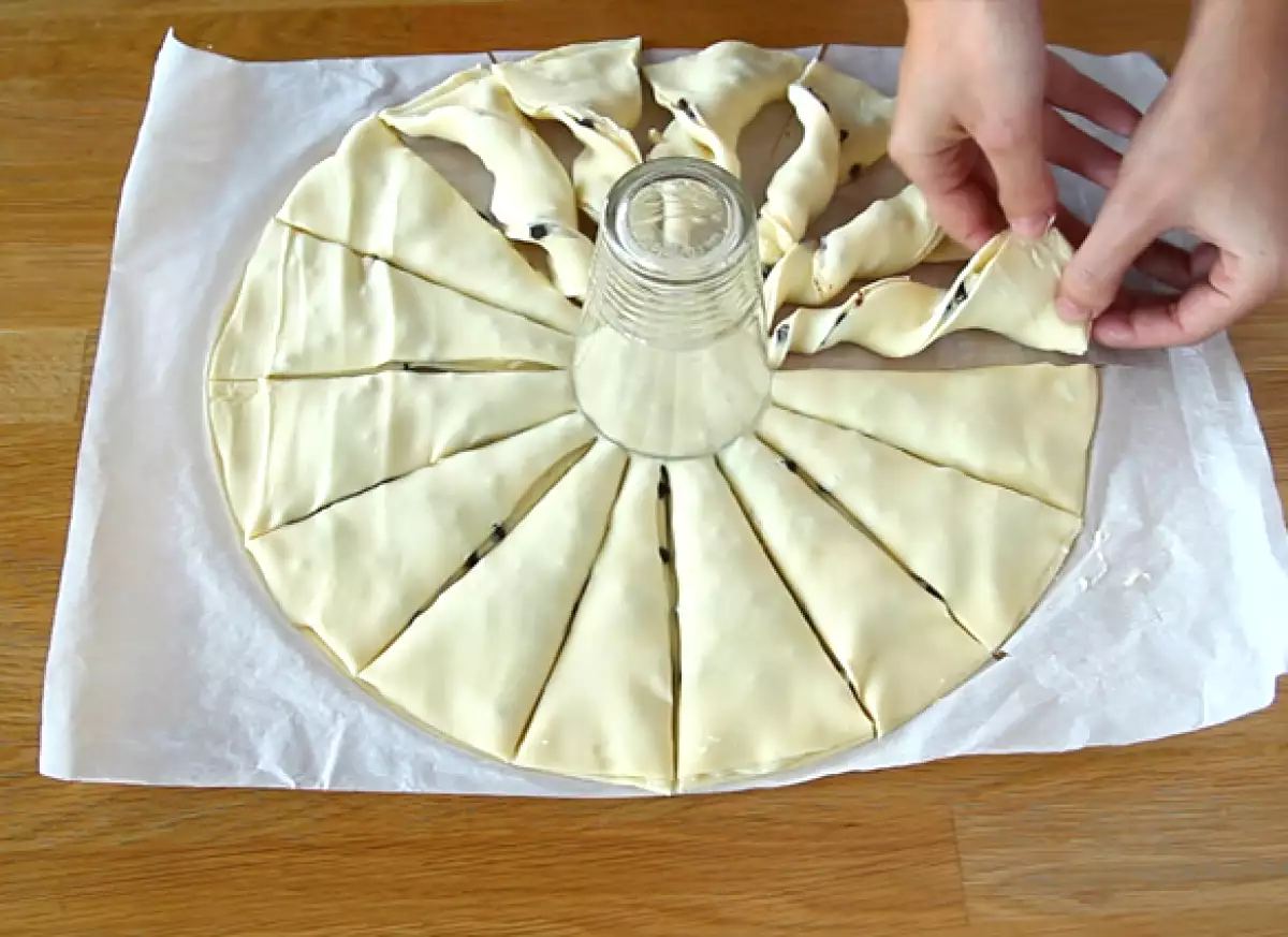 4. Sol - Skæret, der skinner i midten af bordet