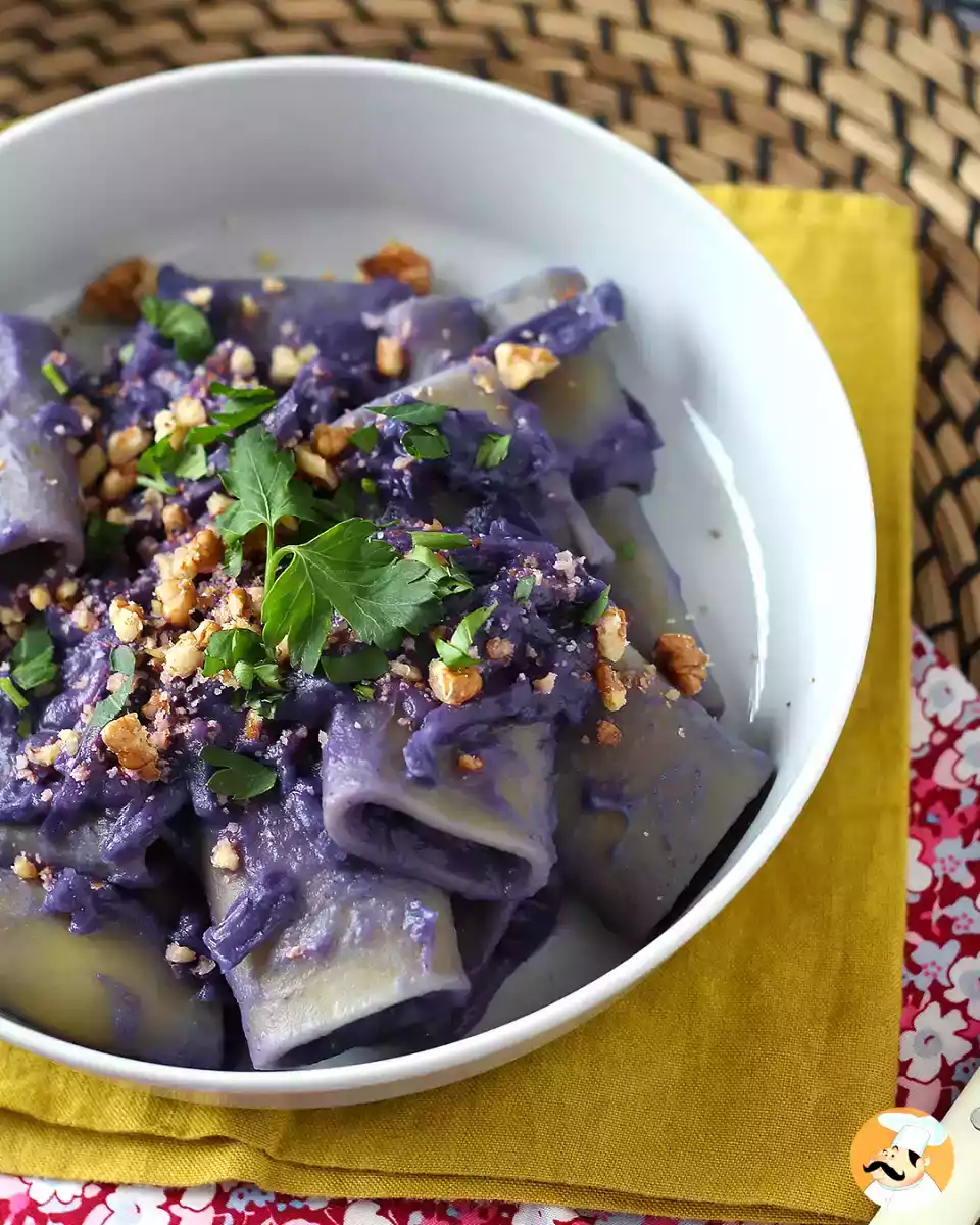 7. Pasta med rødkål og valnødder
