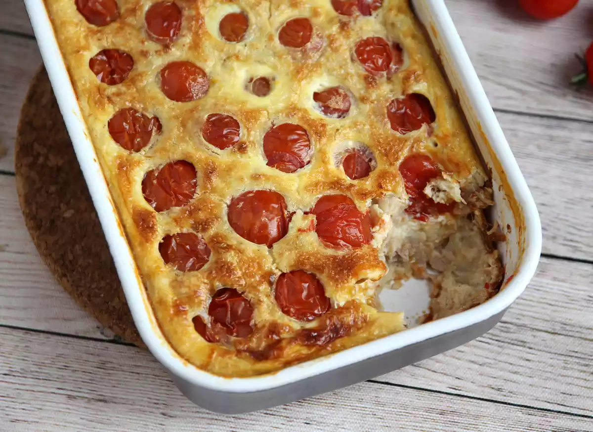 1. Krydret clafoutis med cherrytomater og tun