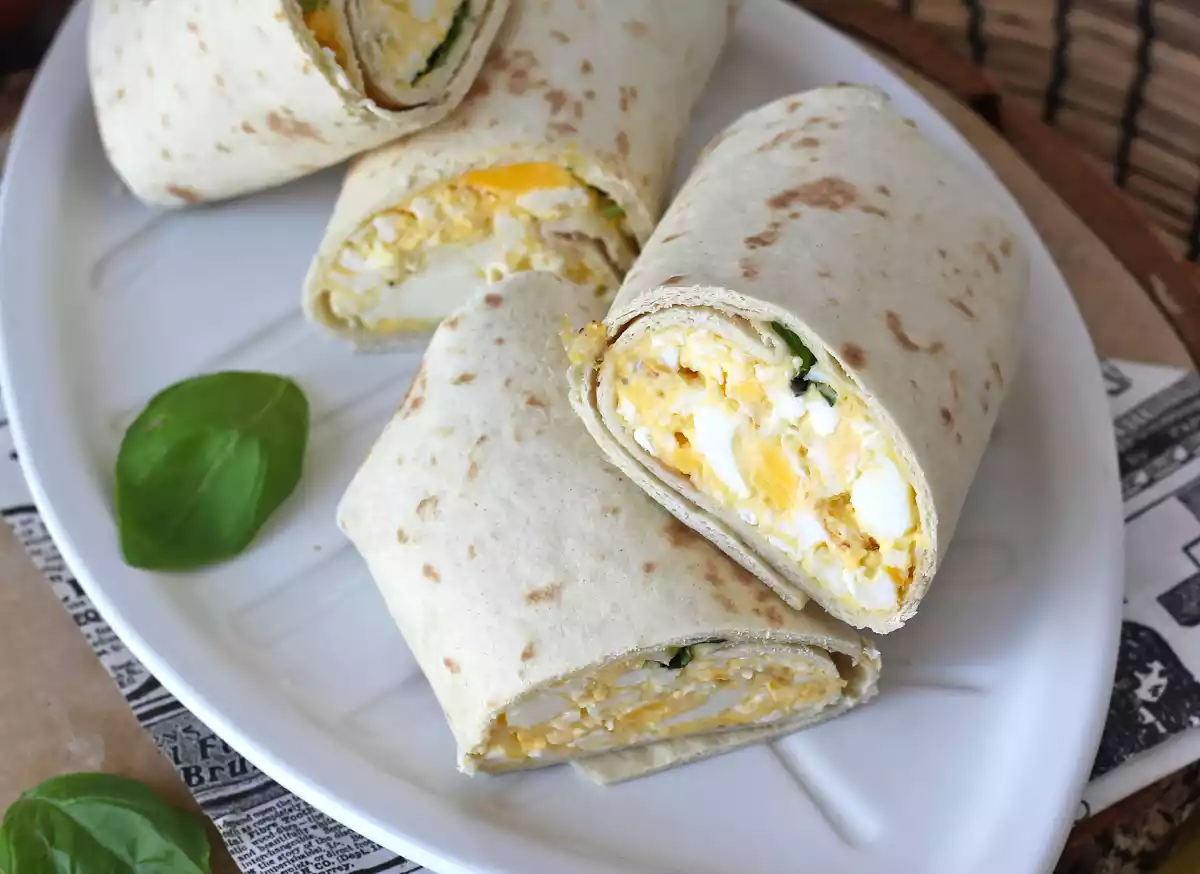 2. Blød wrap med æg og feta