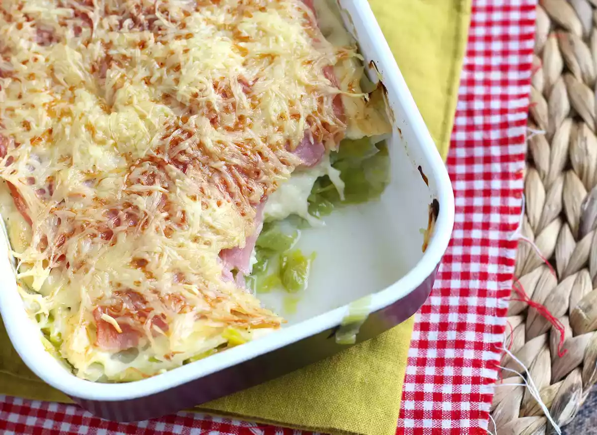 9. Gratin af porre, skinke og ost