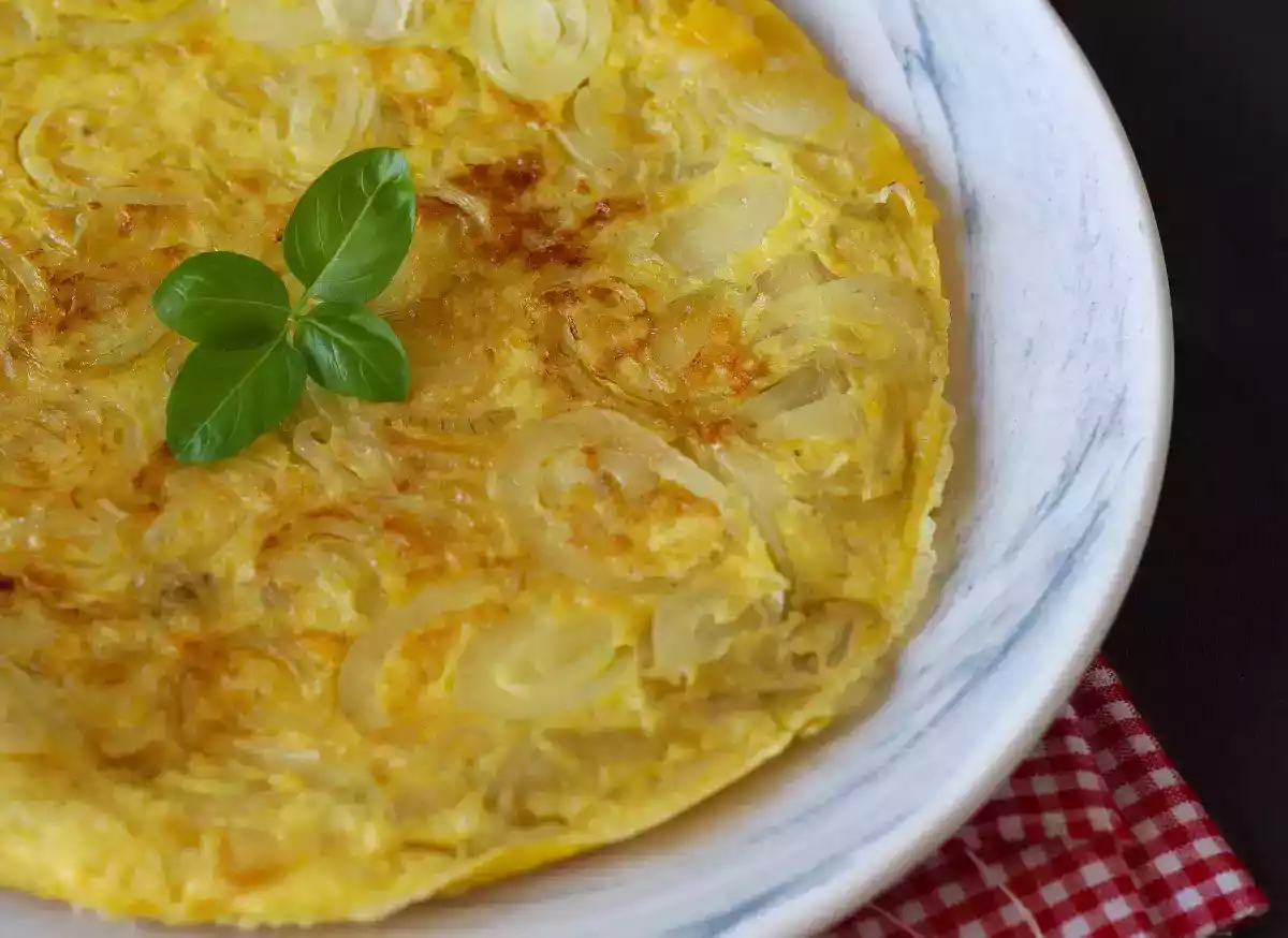 8. Løgomelet: smagfuld enkelhed