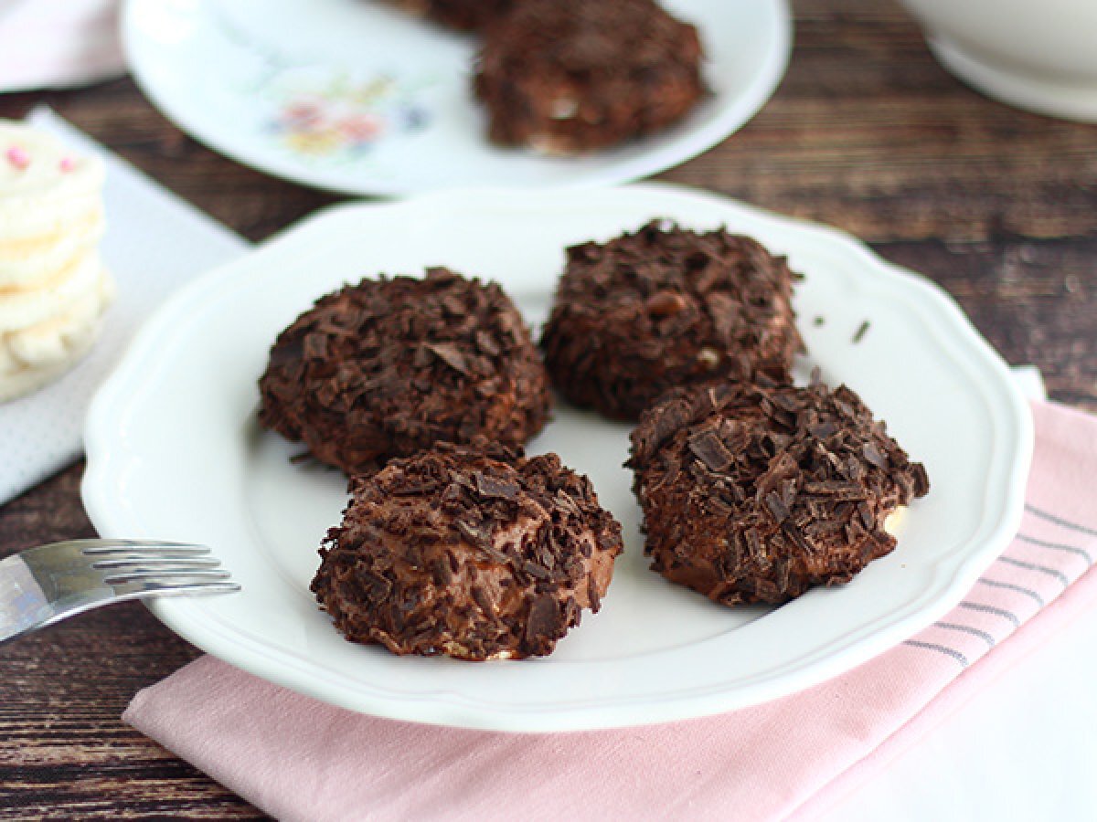 Cupcakes med chokolade og marengs