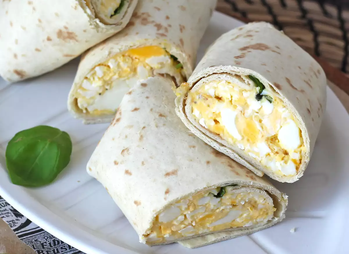 4. Proteinwrap med æg og fetaost