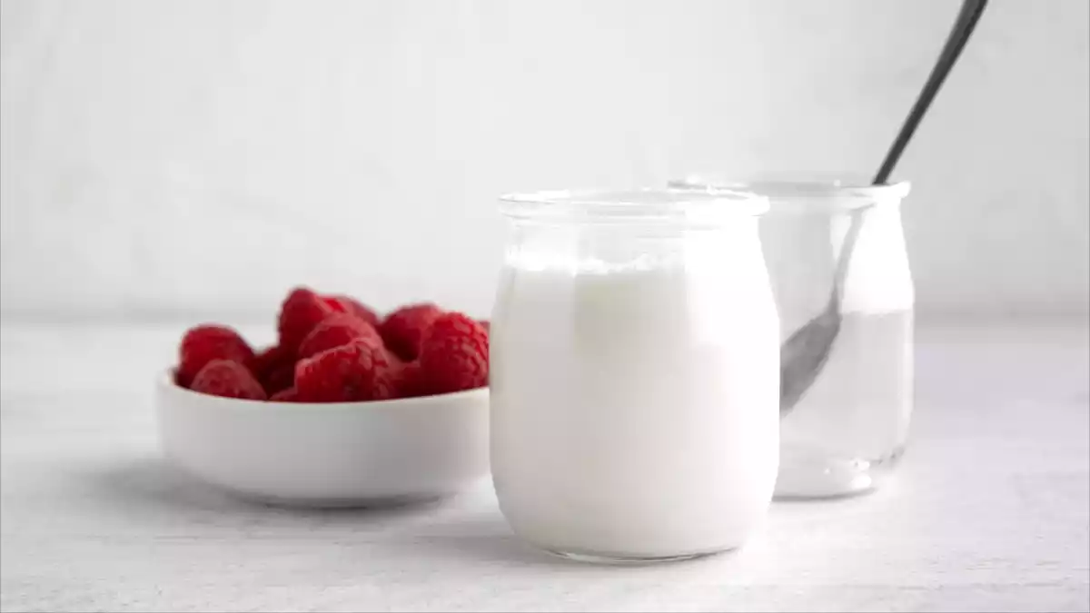 Plantebaserede yoghurter vs. mælkeyoghurter: Hvad er egentlig bedst?