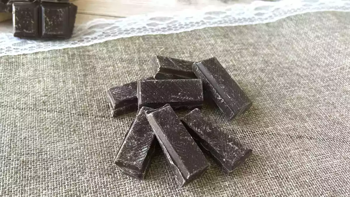 Hvorfor bliver chokolade hvid i køleskabet?