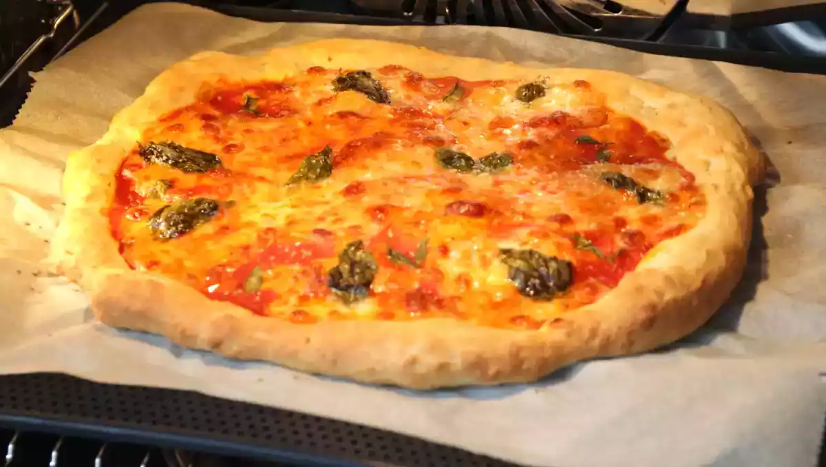 Kold pizza? Her er trickene til at varme den godt op derhjemme!
