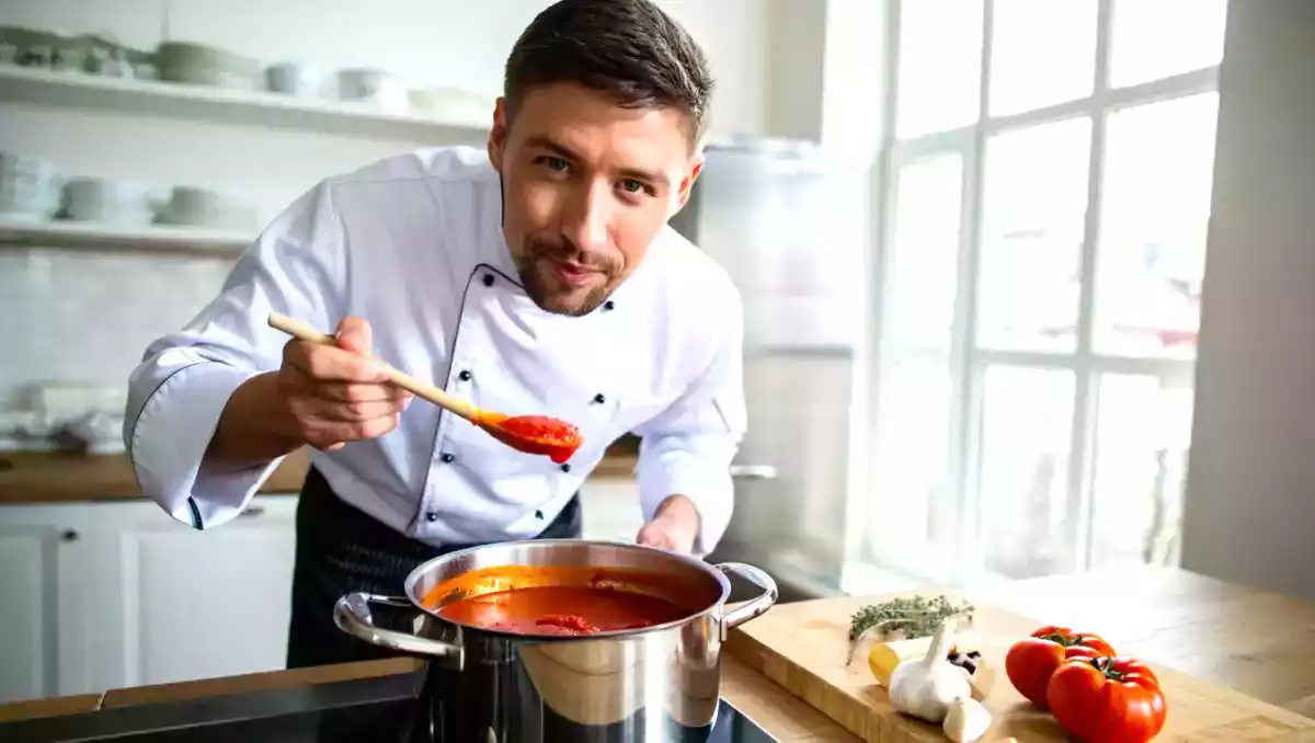 Sådan fikser du en velsmagende sauce uden at smide den ud (ja, du kan gemme den!)