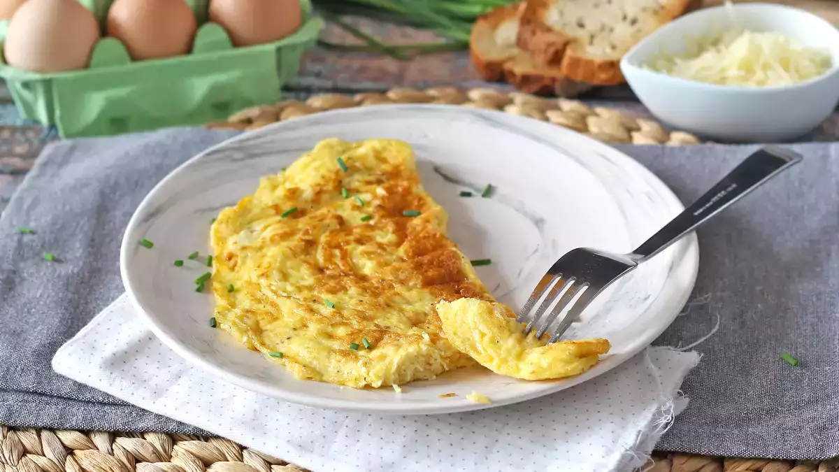 Fejlen, du begår med din omelet uden at vide det (og derfor går den i stykker!).