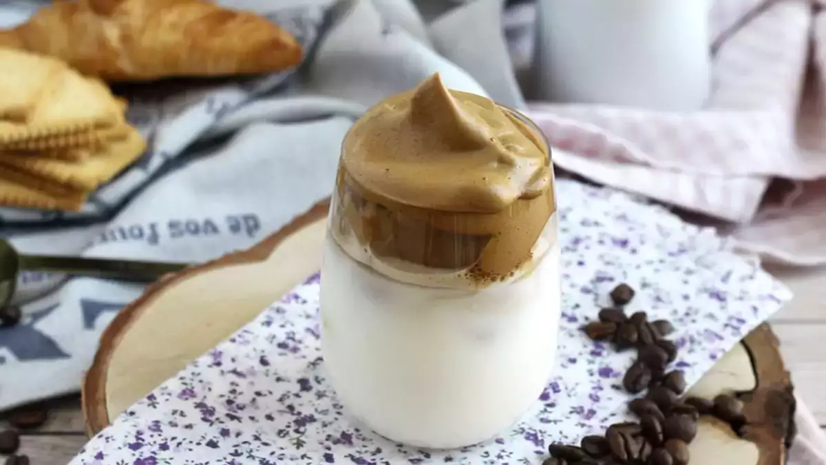 Koldbryggede kaffeopskrifter til sommer: fra frappuccino til affogato, nemme og originale ideer