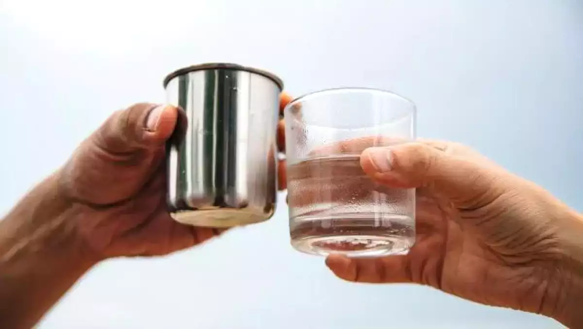 Glas eller rustfrit stål: Hvad holder din drik kold i længst tid?