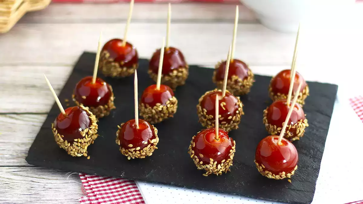 Cherrytomater på deres højeste: 6 nemme og originale opskrifter på sommerforretter