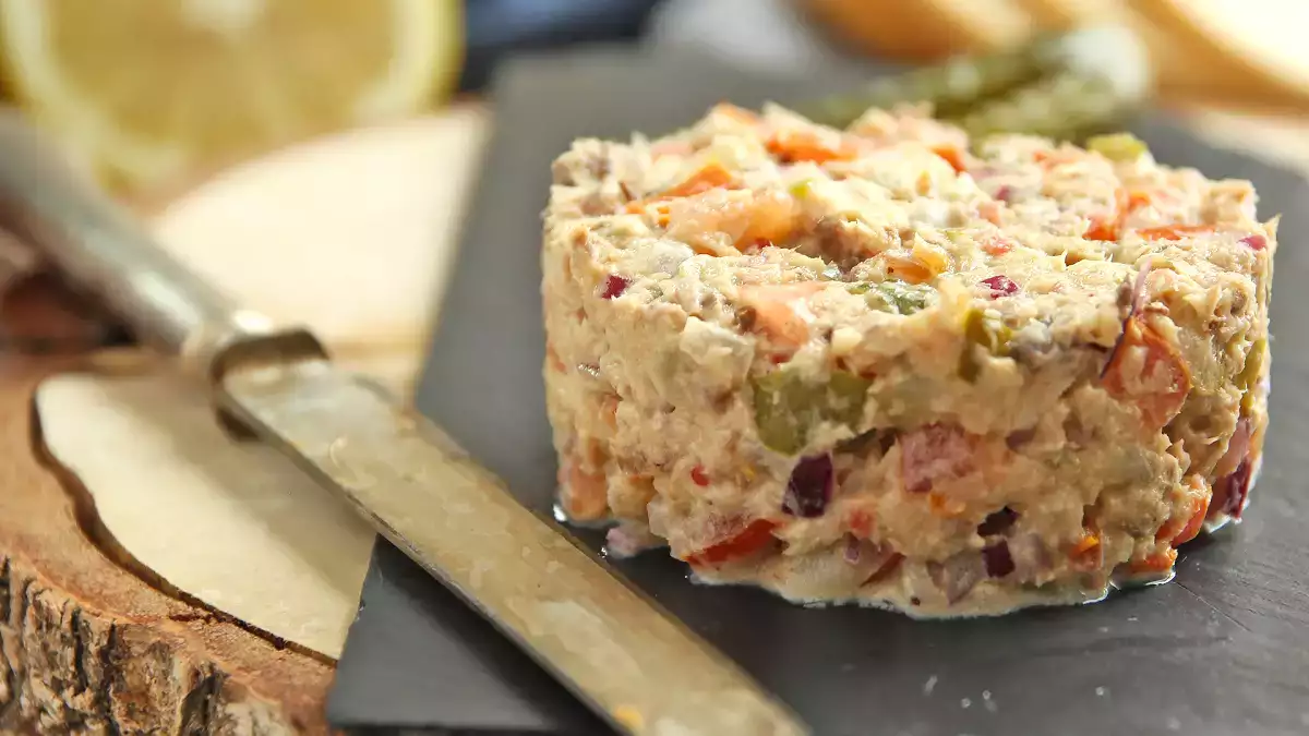 Forvandl en dåse sardiner til en restaurantværdig paté (enkel, billig og klar på 5 minutter)