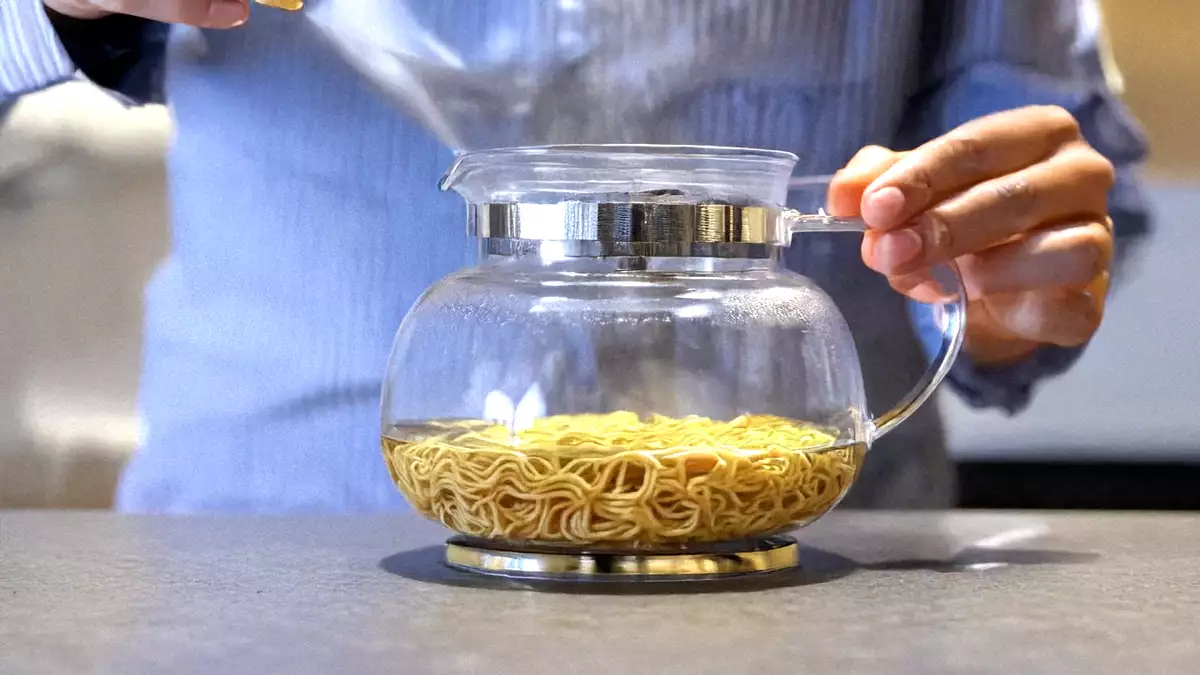 Dette trick til at lave pasta i kedlen virker virkelig (og du får lyst til at prøve det)