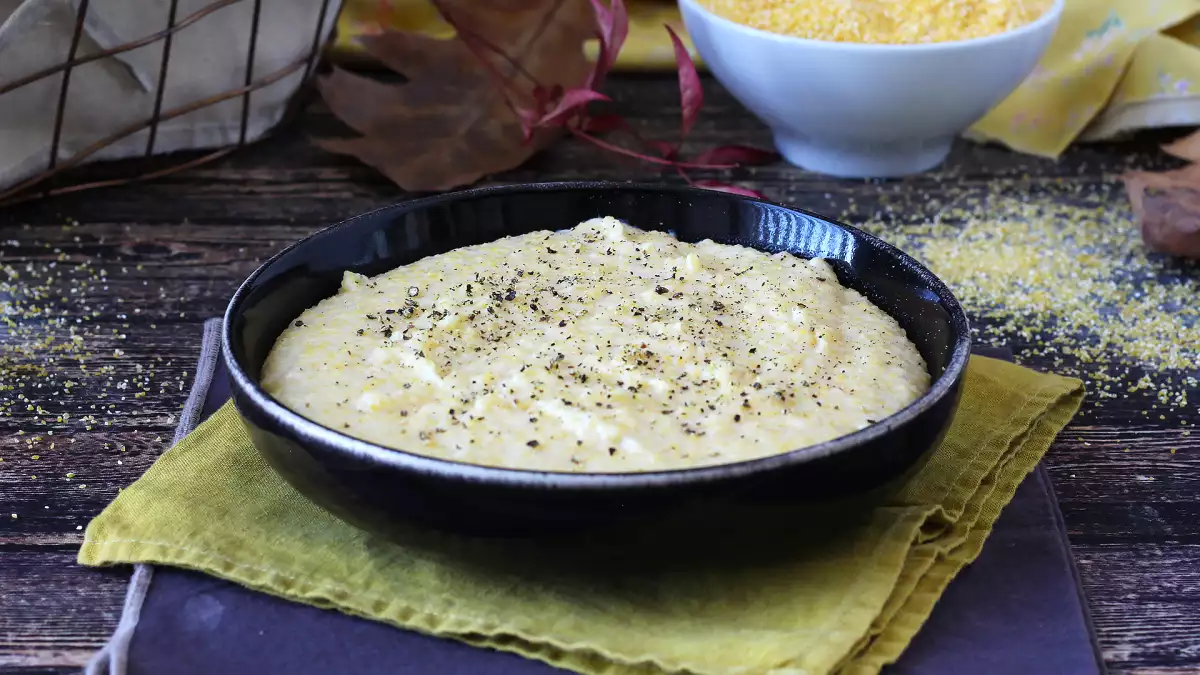 Hemmeligheden bag den perfekte cremede polenta? Det er ikke bare vand, men en særlig ingrediens!