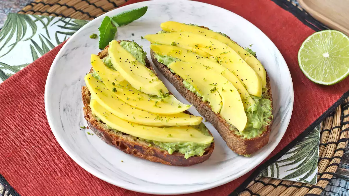 Avocado-toast, der vil ændre din morgenmad (klar på 8 minutter)