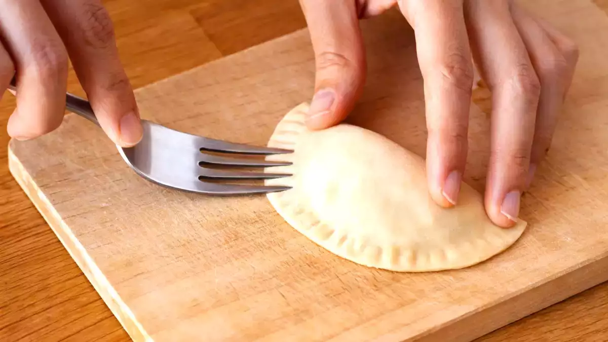 Madlavningstricks med en gaffel: det enkleste (og mest nyttige) multifunktionsværktøj i dit køkken