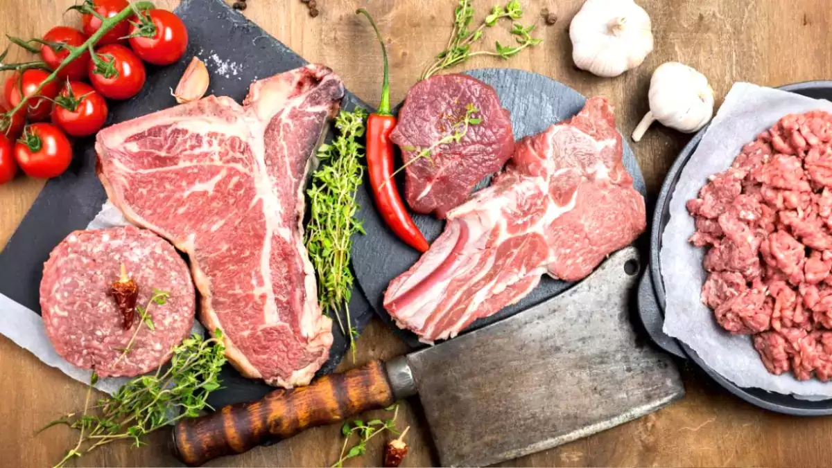 Hvorfor kød altid skal tages ud af køleskabet før tilberedning (og hvor længe)