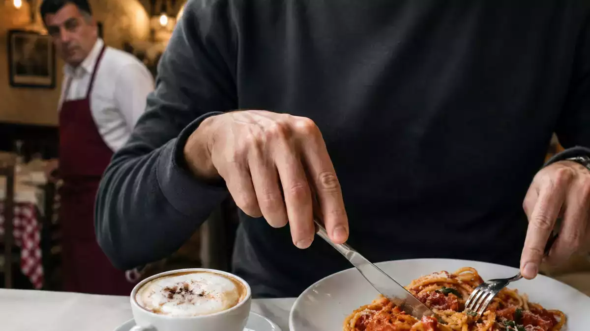 Hvad du aldrig bør gøre med pasta, kaffe og pizza, hvis der er en italiener i nærheden