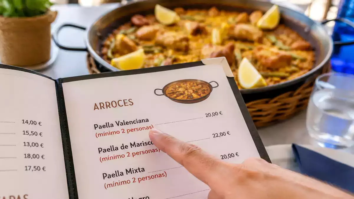 Hvorfor serverer mange restauranter kun paella til to personer? Sandheden bag »minimum to personer«