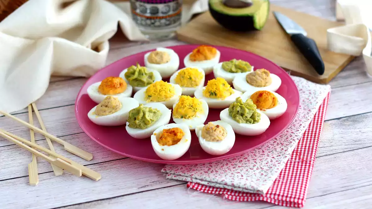 Fyldte æg, mimosa-æg og deviled eggs: Er det det samme, eller har vi hele livet blandet opskrifterne sammen?