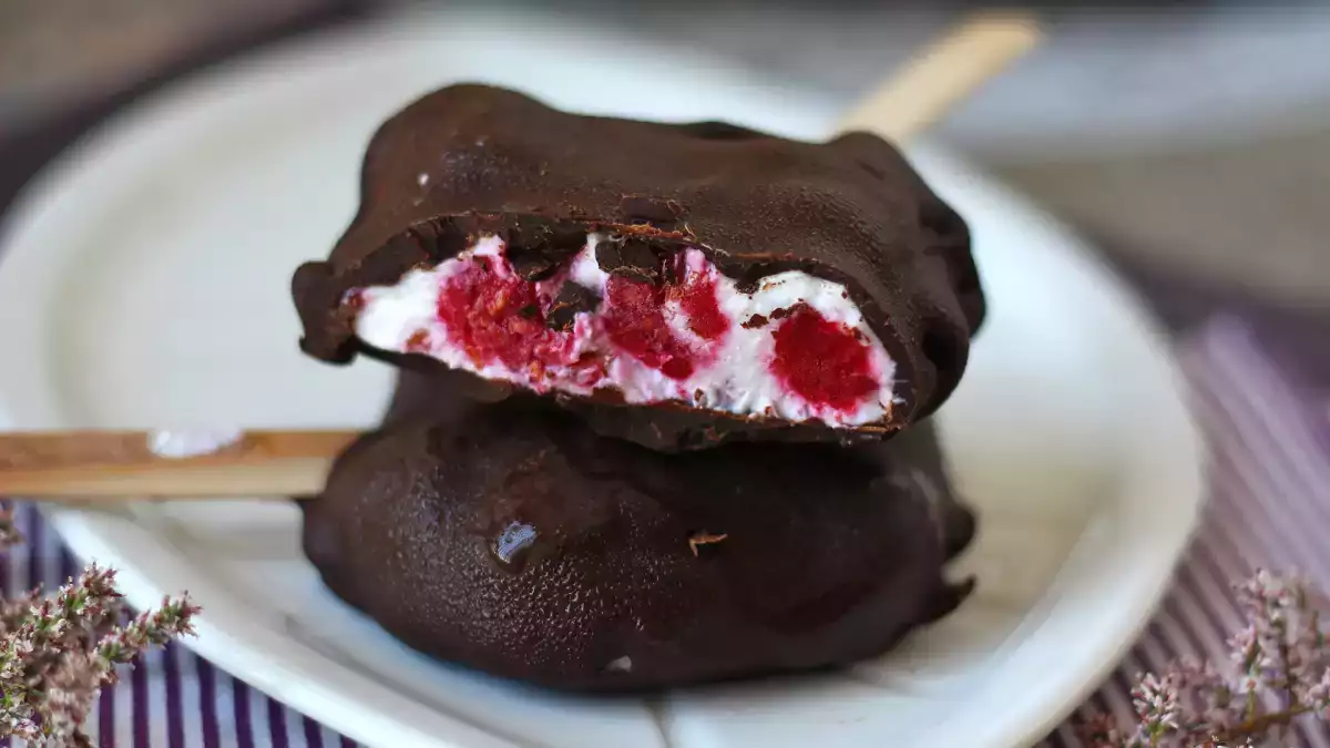 Det handler ikke kun om is: chokoladeopskrifter til sommeren – friske, nemme og perfekte til varmen