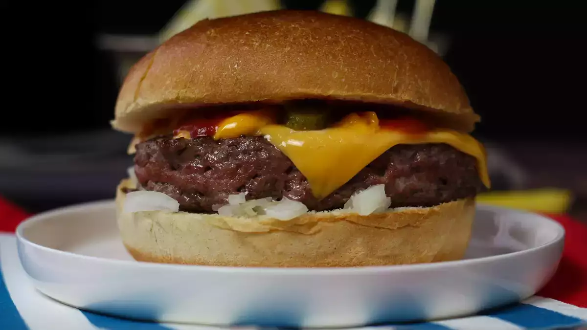 Hjemmelavet fastfood: vores bedste og nemmeste opskrifter, så du kan nyde et lækkert måltid uden at skulle hente det i drive-in’en