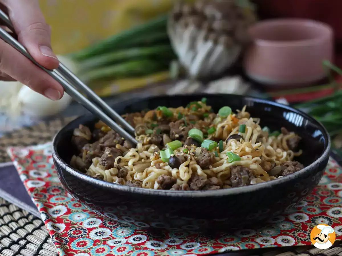 Lyst til takeaway? Disse 7 retter med stegte nudler er hurtigere at lave derhjemme