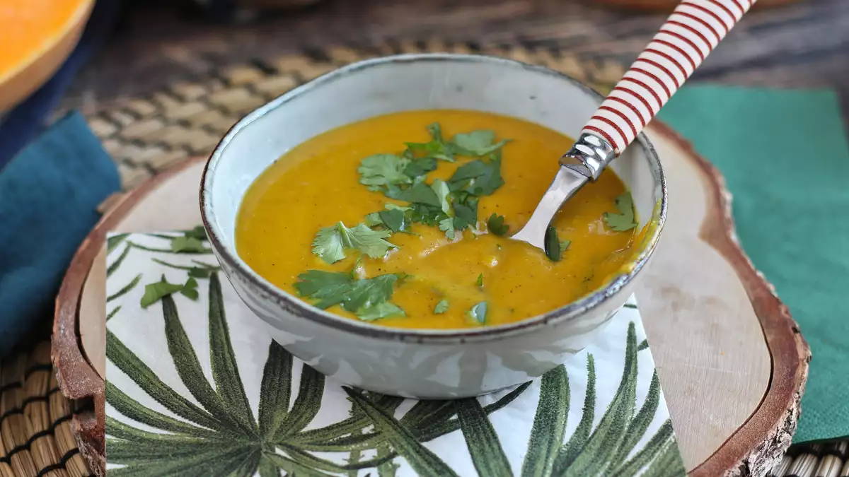 Bliver græskarsuppen for tynd? Steg græskarret først for at få en tykkere og mere smagfuld suppe
