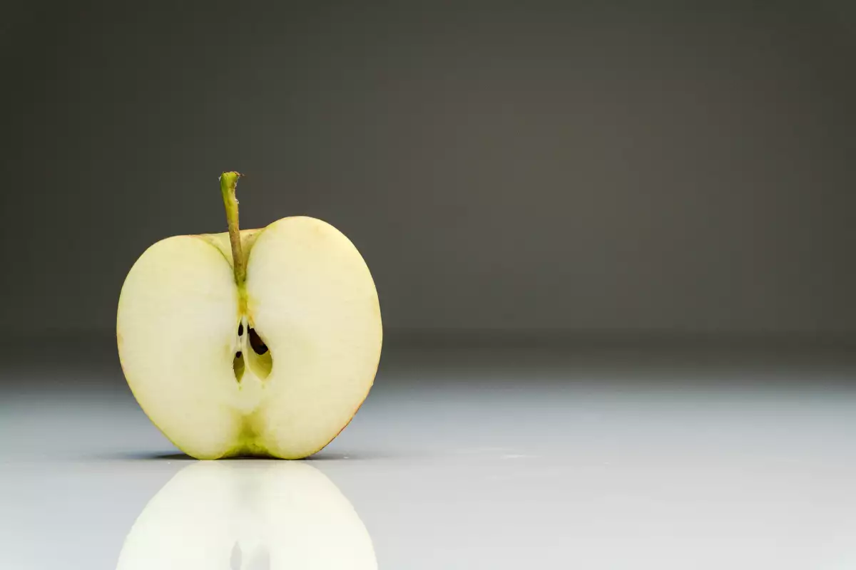 Er frugten stadig umoden? Find ud af, hvornår et æble kan hjælpe den med at modne hurtigere