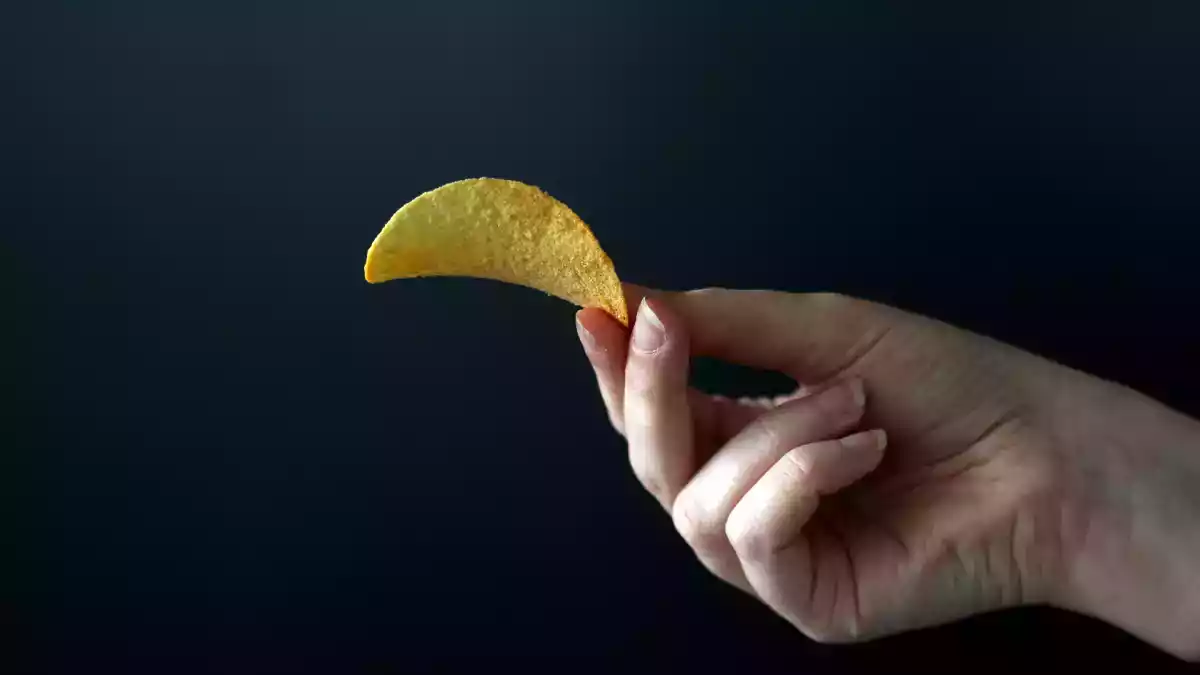 Hvad synes du om Pringles? Her er den overraskende grund til en så særpræget form!