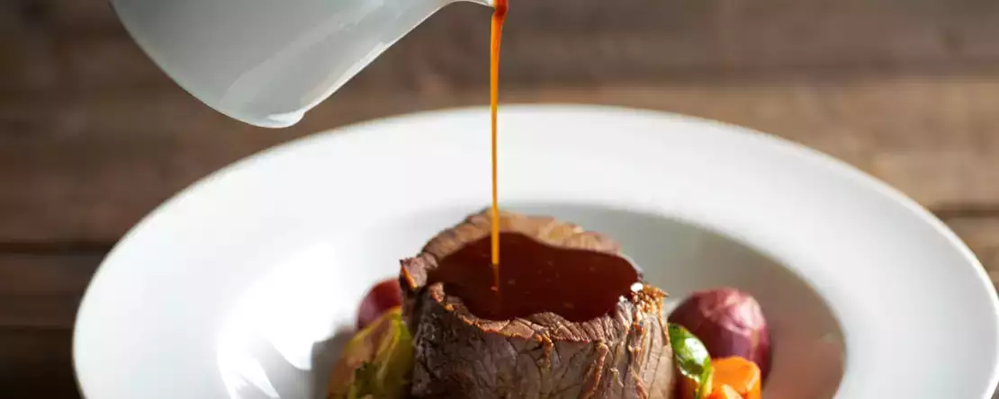 Hvordan laver man en hurtig og velsmagende kødsaft?