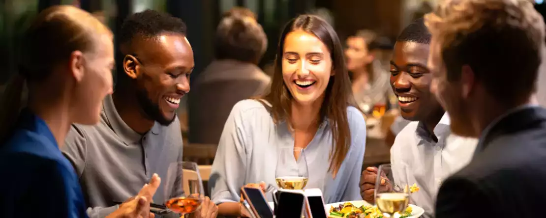 Flere og flere restauranter vælger Phone-ban: Hvad sker der egentlig med kunderne?