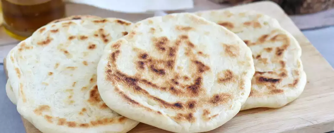 4 opskrifter på pandebrød med enkle ingredienser til dem, der vil have varmt brød uden besvær.