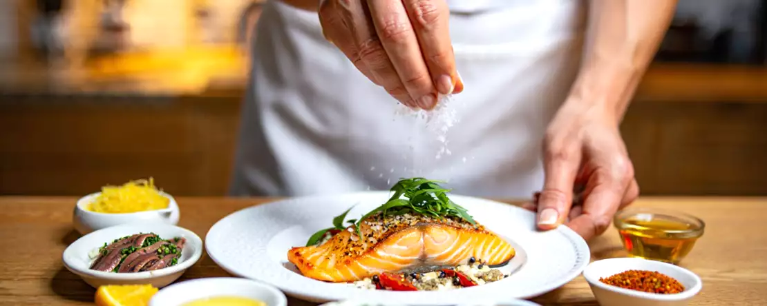 15 kokketricks til at gøre retter mere velsmagende (hemmeligheden ligger i små ingredienser)