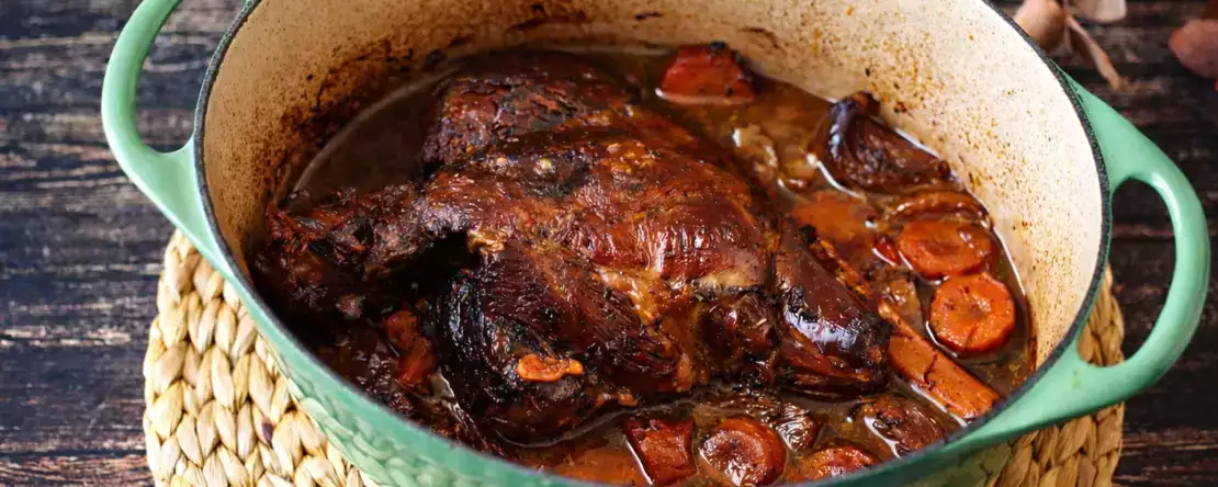 Sådan laver du langtidsstegt lammekølle: den nemme metode til mørt, smagfuldt kød