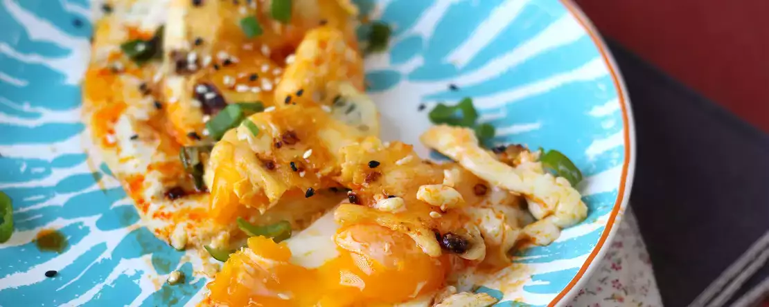 Har du to æg og lidt tid? Denne opskrift vil redde din aftensmad (og måske også morgenmaden!).