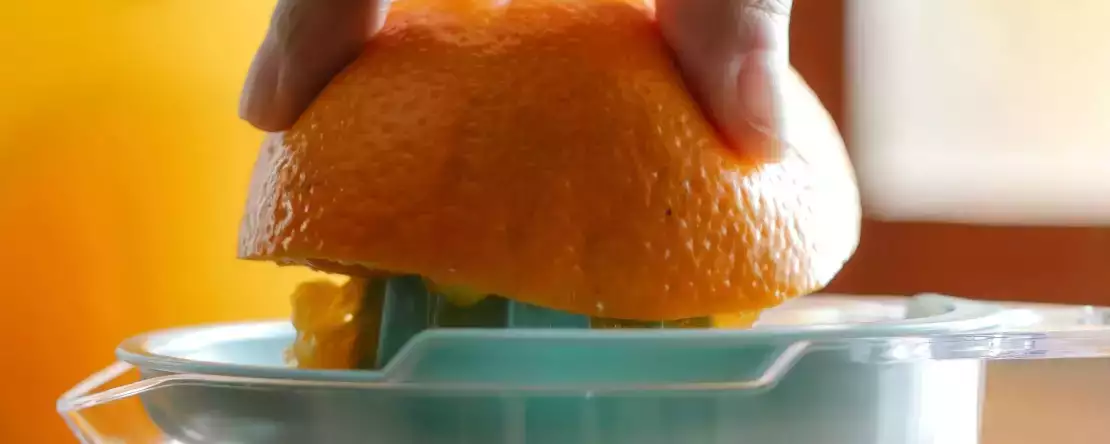 Gør appelsinjuice dig virkelig fed? Hvad du skal vide, før du forviser den fra din morgenmad