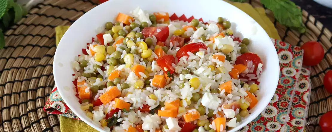 Lav salater med rester: 17 opskrifter, der forvandler resterne i køleskabet til fantastiske retter