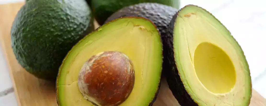 Kan man virkelig spise avocado hver dag? Hvad eksperterne siger (og hvad du bør undgå)