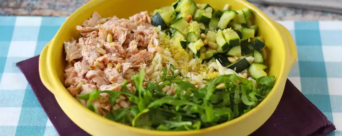 Orzo: hvad det er, hvordan man tilbereder det, og hvorfor denne lille pasta fungerer så godt i supper, salater og cremede retter.