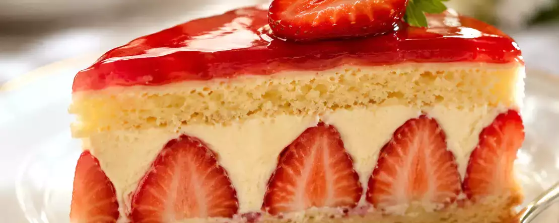 Ikoniske opskrifter med jordbær: fra pavlova til fraisier til en rejse rundt i verdens desserter.
