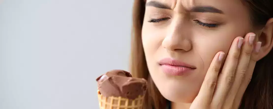 Tænder, der er følsomme over for kulde: Hvilke hjemmetips virker virkelig for at lindre smerten?