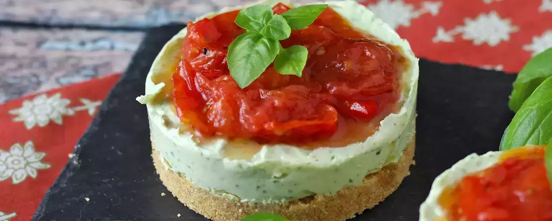 Små salte cheesecakes i enkeltportioner: friske, cremede og nemme at servere til enhver lejlighed