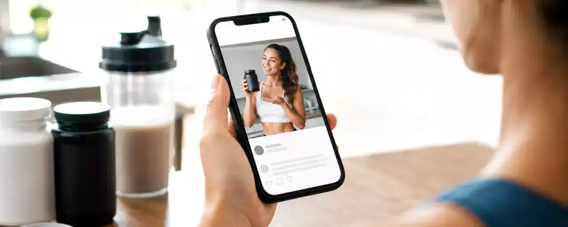 Kosttilskud på sociale medier – næsten hver tredje reklame er problematisk: Her er, hvad du skal tjekke, før du stoler på den